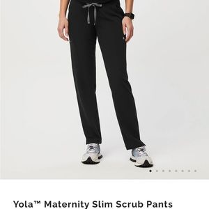 Women’s Yola Maternity - Petite skinny scrub pants